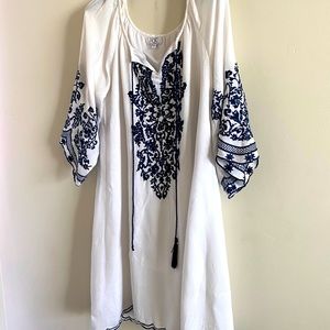 C/C Chic Connection Dress Embroidered White Black